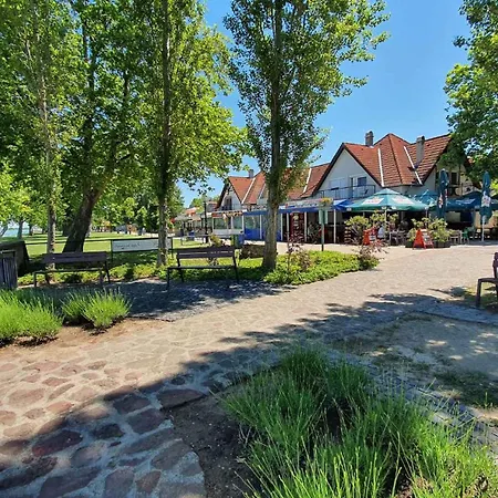 아파트 Lakefront In Zamardi-balaton 55198 *